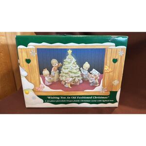 Precious Moments "Wishing You an Old Fashioned Christmas"